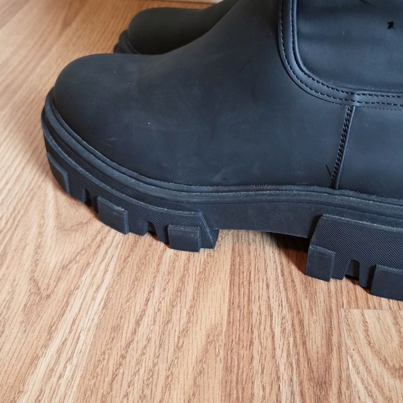 ASOS DESIGN Wide Curve Fit Carla Chunky Knee Waterproof Boots in Black Size 10W - Picture 7 of 16